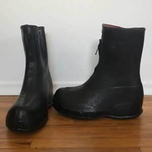Vintage 1980s authentic Canadian combat overboots